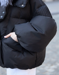 Jachetă calduroasa din puf de gasca. Cu glugă și blană naturală KALINKA FURS