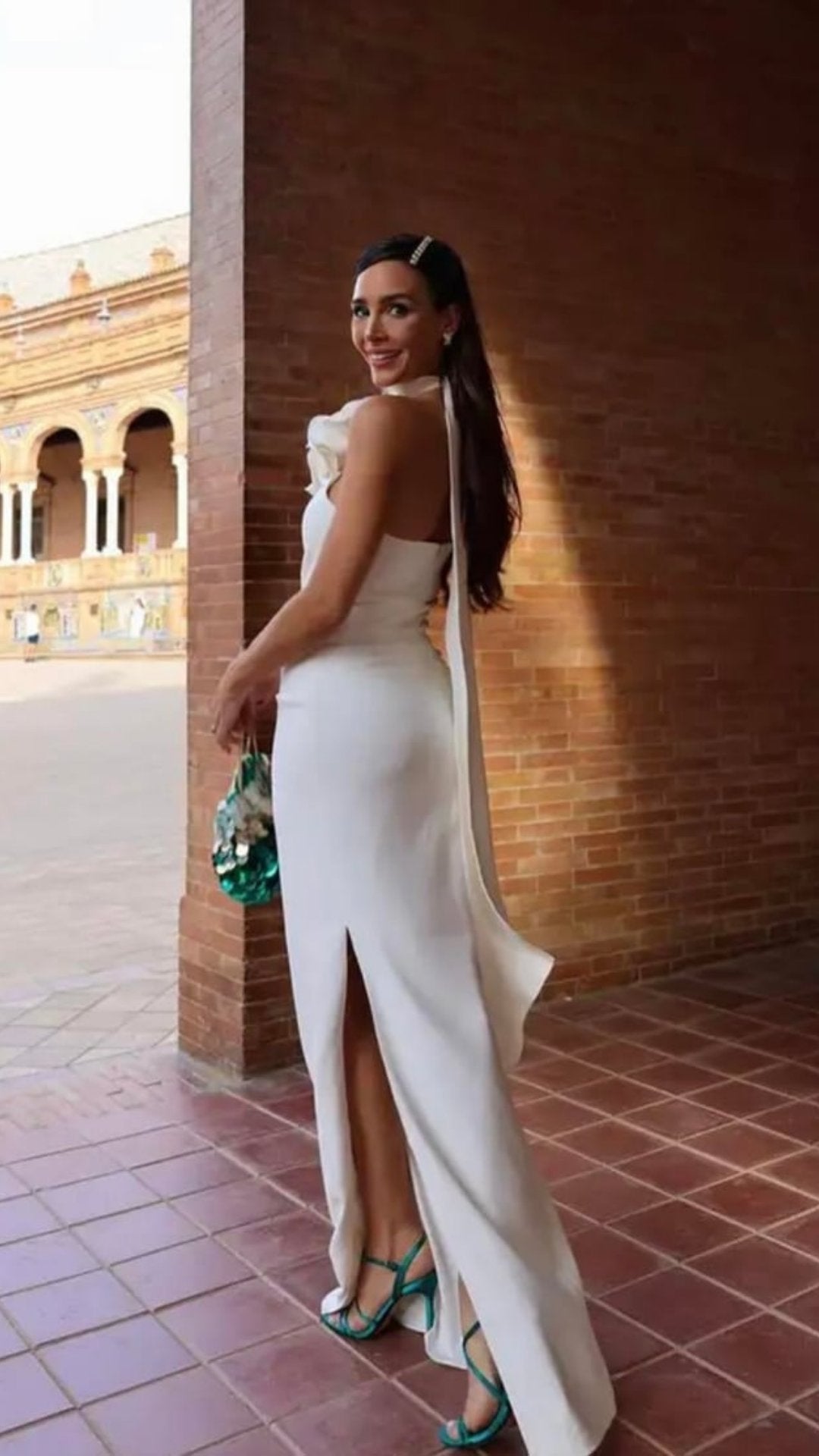 Rochie albă cu lungime midi cu trandafiri KALINKA FURS
