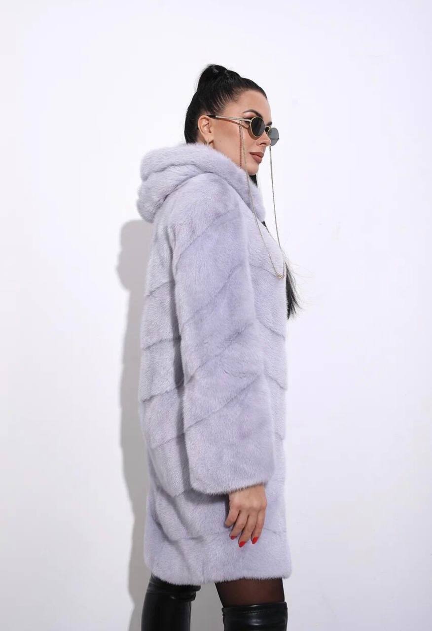 Mink Hooded Fur Coat. Haina blana naturală vizon cu glugă. Lungime 110