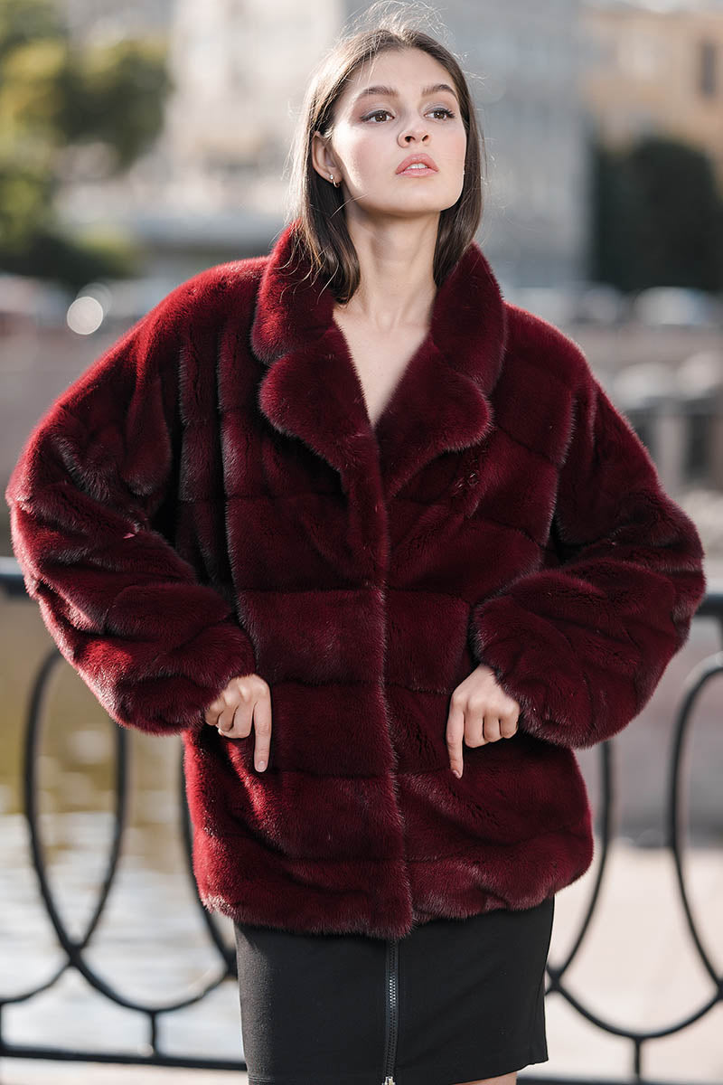 Natural Mink Fur Coat with English Collar. Haina din blana naturala de vizon cu revere.