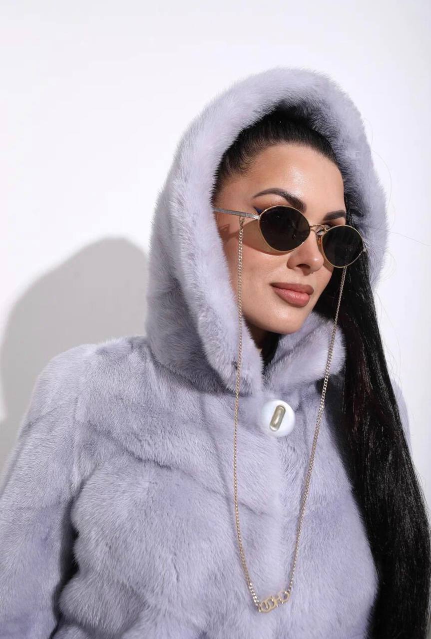 Mink Hooded Fur Coat. Haina blana naturală vizon cu glugă. Lungime 110