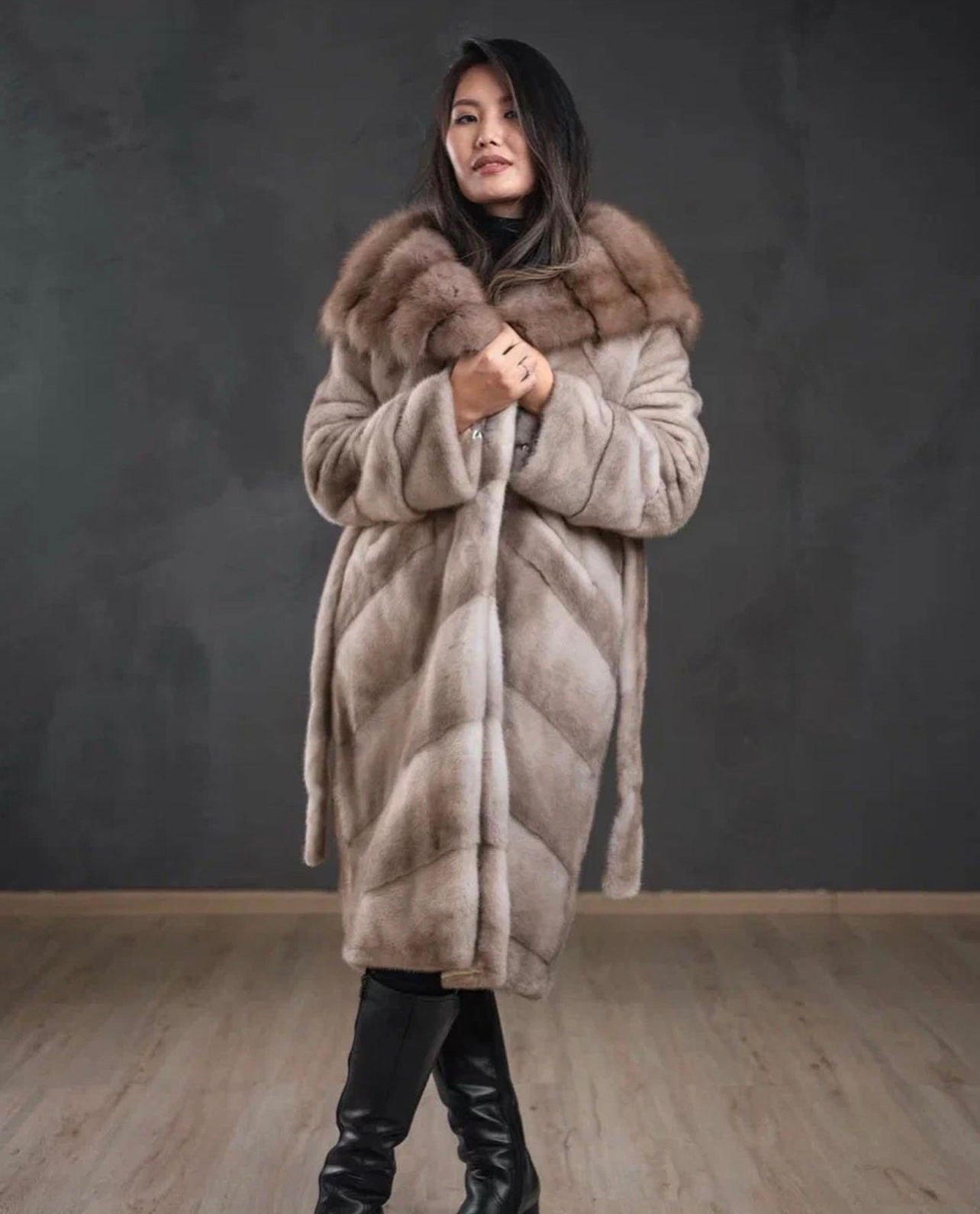 Natural Mink Fur Coat with Sable Collar. Haina din blana naturala de vizon cu gluga de zibelina. KALINKA FURS